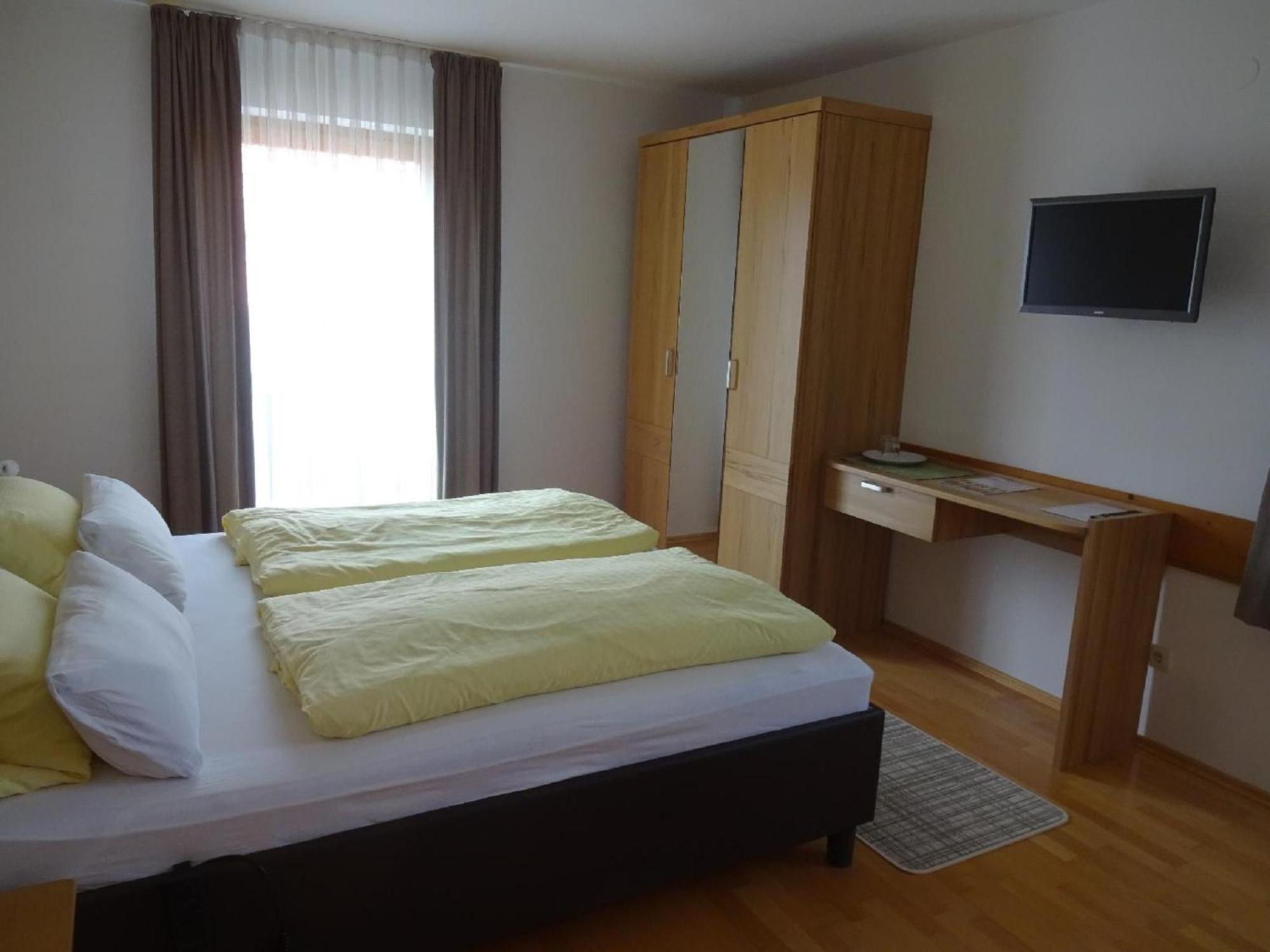 Gaestehaus Regina Bad Fussing Bagian luar foto